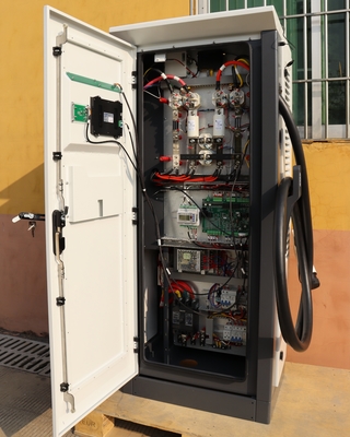 Khách sạn Căn hộ 3 giai đoạn bộ sạc Ev Cặp thông minh DC nhanh xe điện 150-1000V